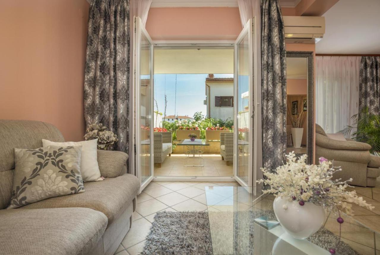 Apartments Ragusa Ровин Екстериор снимка